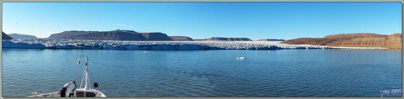 Dernières vues panoramiques de Crocker Bay admirées depuis le pont de l'Austral - Devon Island - Baffin Bay - Nunavut - Canada