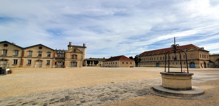 La cour