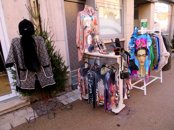 Les commerçants de Châtillon sur Seine  ont organisé un grand marché de Noël dans les rues de la ville...