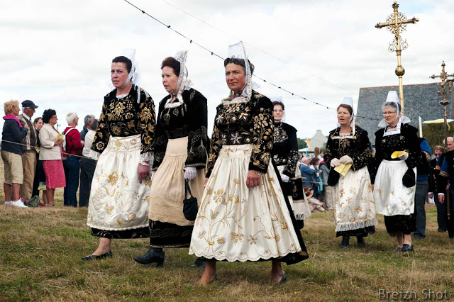 costume breton féminin - sainte-anne-la-palud