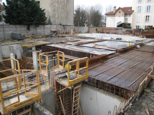 Retropilar... Un immeuble ? Non. D'abord un trou !