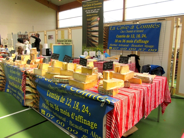 Le salon "Arts et saveurs", organisé par le Lions Club de Châtillon sur Seine, a eu un immense succès salle Luc Schréder...