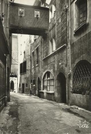 Chambéry - Rue Basse du Château (autre vue, sans pancarte)