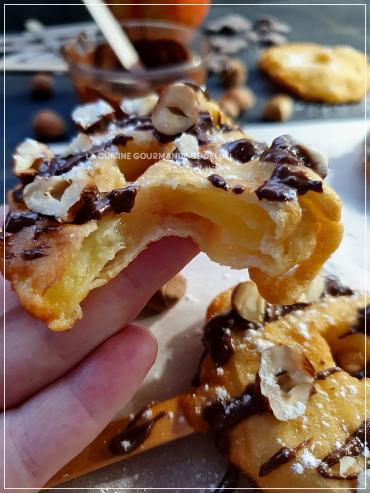 SUCETTES DE BEIGNETS AUX POMMES CROQUANTES