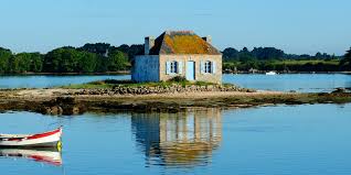 La rivière d'Etel et sa "barre" en mer.