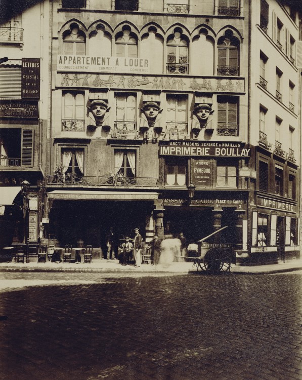 Atget Paris Maison Place du Caire 597x750 Le Paris de 1900 par Atget 