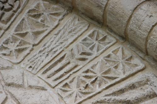 L'étrange tympan de l'église de Cortrat