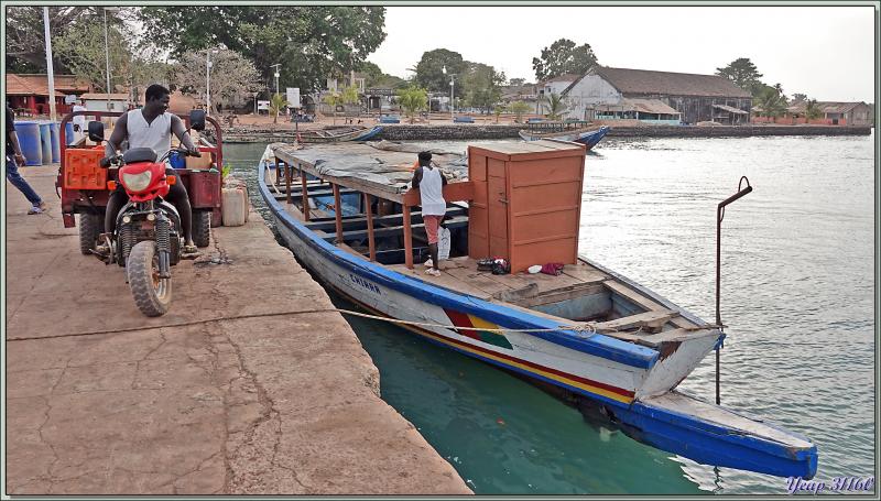 Errance dans les rues surchauffées de Bolama - Ile de Bolama - Bijagos - Guinée Bissau