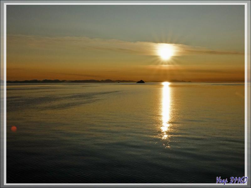 Superbe soleil de minuit ... 30 mn vu au large du Nunavut - Mer de Baffin - Canada
