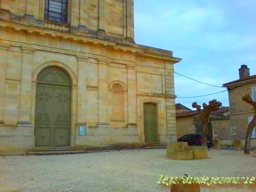 Preignac (Gironde) L'église St Vincent situè au bord de la nationale 113