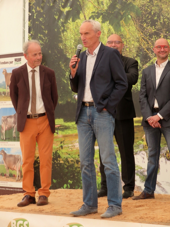 Les Journées Châtillonnaises ont attiré la foule  sur le Cours l'Abbé à Châtillon sur Seine,  les 4 et 5 juin 2022...
