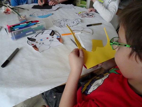 Un atelier "Masques" à la médiathèque de Laignes...