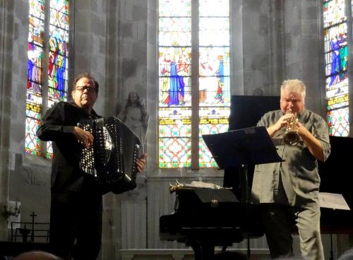 Thierry Caëns et Richard Galliano, en concert à Noyers sur Serein ont enchanté les Amis du Musée...