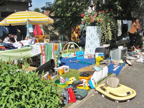 Le vide-grenier de la maison de La Charme à Châtillon sur Seine...