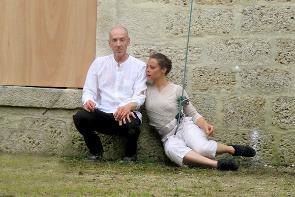 Le dernier spectacle de la saison du Théâtre Gaston Bernard a eu  lieu en plein air, sur la façade de l'hôtel de ville de Châtillon sur Seine...