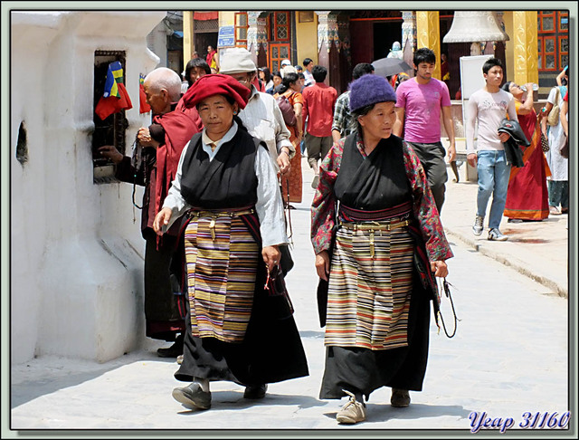 Blog de images-du-pays-des-ours : Images du Pays des Ours (et d'ailleurs ...), Pèlerins tibétains (tibetans pilgrims) - Bodhnath - Katmandou - Népal