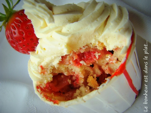 Cupcake vanille, fraises et chocolat blanc.