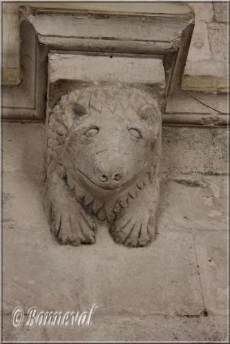 Abbaye de Montmajour cloître console au lion couché