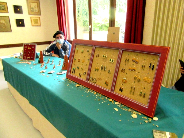 Une belle exposition sur "le bois dans tous ses états" à Aignay le Duc, a eu beaucoup de succès ...