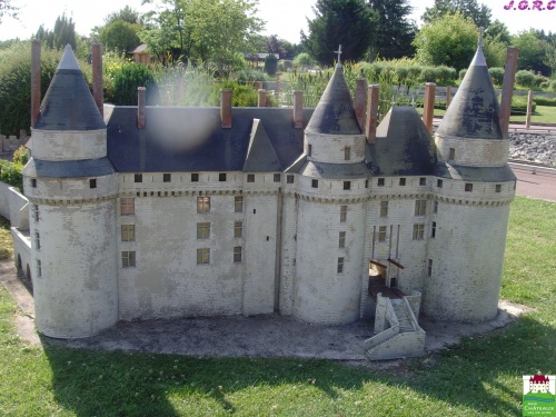 MINI CHATEAUX 2/16  A  AMBOISE