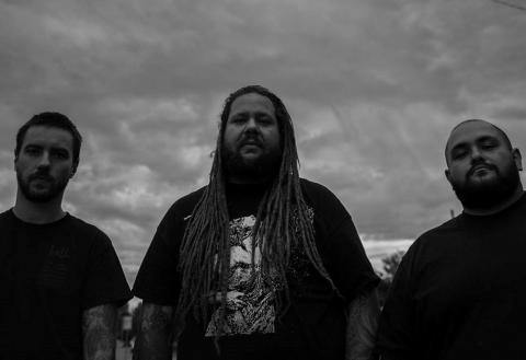 PRIMITIVE MAN - Un extrait du split LP avec UNEARTHLY TRANCE dévoilé
