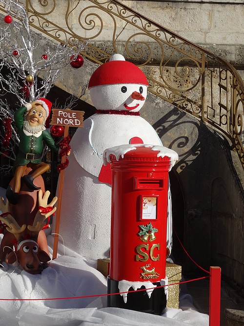 Un merveilleux décor devant la Mairie de Châtillon sur Seine...