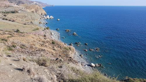 La montagne crétoise entre KALOI LIMENES et le cap TRAHOULAS