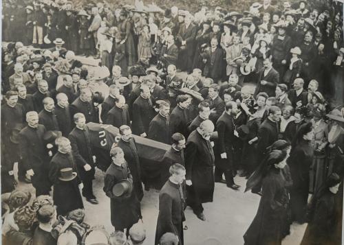 Cortège funèbre du Père vers le cimetière de Jemeppe (Archives du Temple de Retinne)