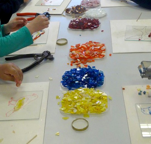 Les "ateliers mosaïques" proposés par le Musée du Pays Châtillonnais-Trésor de Vix ont ravi de  jeunes futurs artistes !