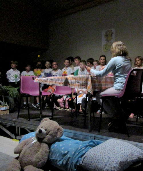 L'école Saint-Bernard a présenté son spectacle musical "J'aime pas les p'tits pois"...