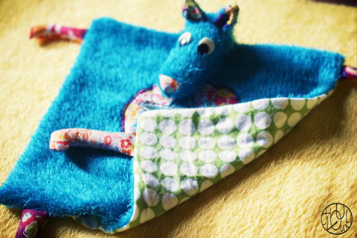 Le doudou de la mini-renarde
