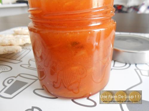 Confiture abricot à la vanille et amandes effilées