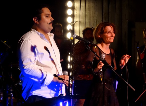 Le bal-vintage  "the BOO", de la Compagnie des Gens a enthousiasmé les danseurs... et les amateurs de pop-rock !...