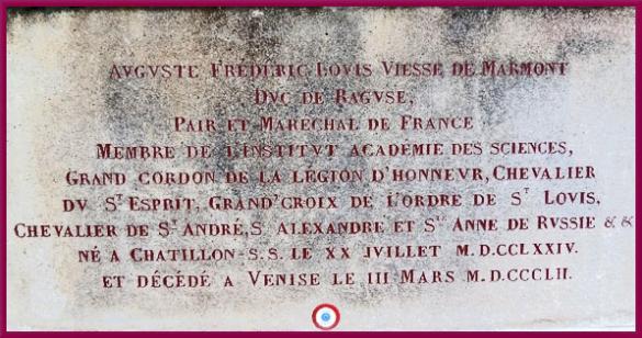 Le mausolée du Maréchal Marmont, duc de Raguse, s'élève majestueusement au cimetière Saint-Vorles de Châtillon-sur-Seine