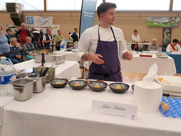 Le concours de  "l'œuf brouillé à la truffe" , lors de la Fête de la truffe Impériale, a connu un beau succès
