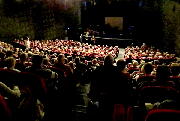 "Au cabaret du lapin agile", un joyeux et émouvant spectacle a ravi le public au théâtre Gaston Bernard de Châtillon sur Seine.