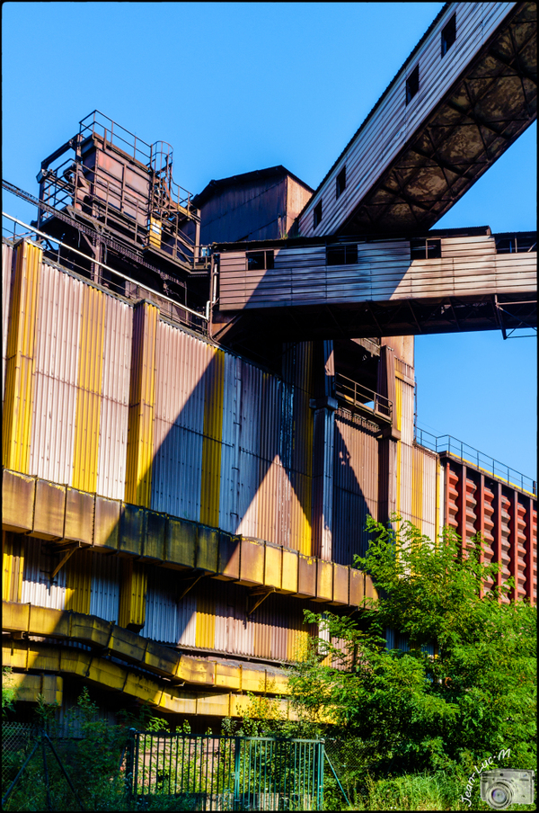 l'Usine (en couleurs ou en noir et blanc ?)