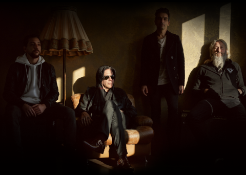 GONE IS GONE - Les détails du nouvel album If Everything Happens For A Reason...Then Nothing Really Matters At All