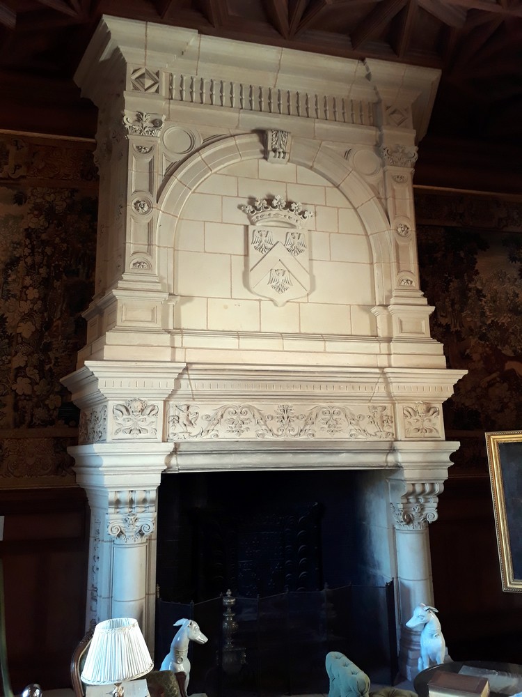 Cheminée du grand salon