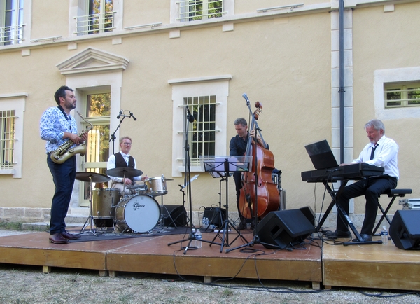 Nicolas Fourgeux et son 4TET a conquis les amateurs de swing  au jardin de la Mairie à Châtillon sur Seine