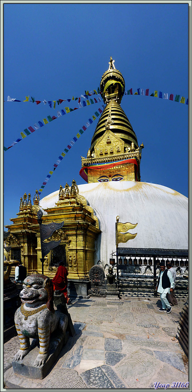 Blog de images-du-pays-des-ours : Images du Pays des Ours (et d'ailleurs ...), Vues panoramiques verticales du stupa du sanctuaire bouddhique de Swayambhunath - Katmandou - Népal