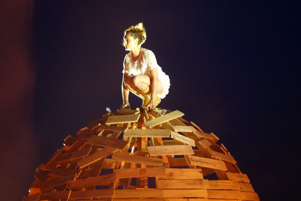 Un feu de la Saint-Jean original, "L'oeuf du Phénix"...