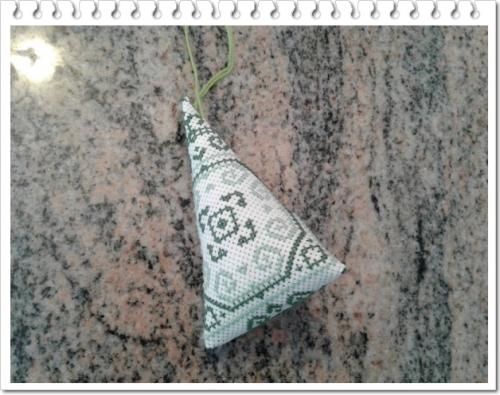 Biscornu N° 428