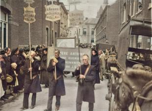 Fête de Père - cortège vers la tombe