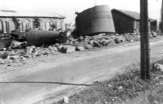 31 Aout 1944. Gare de Méru, les réservoirs détruits.