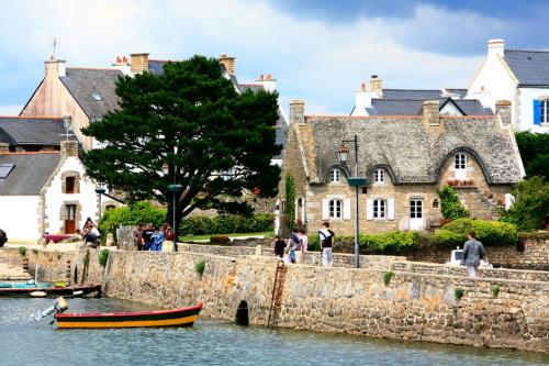 La rivière d'Etel et sa "barre" en mer.