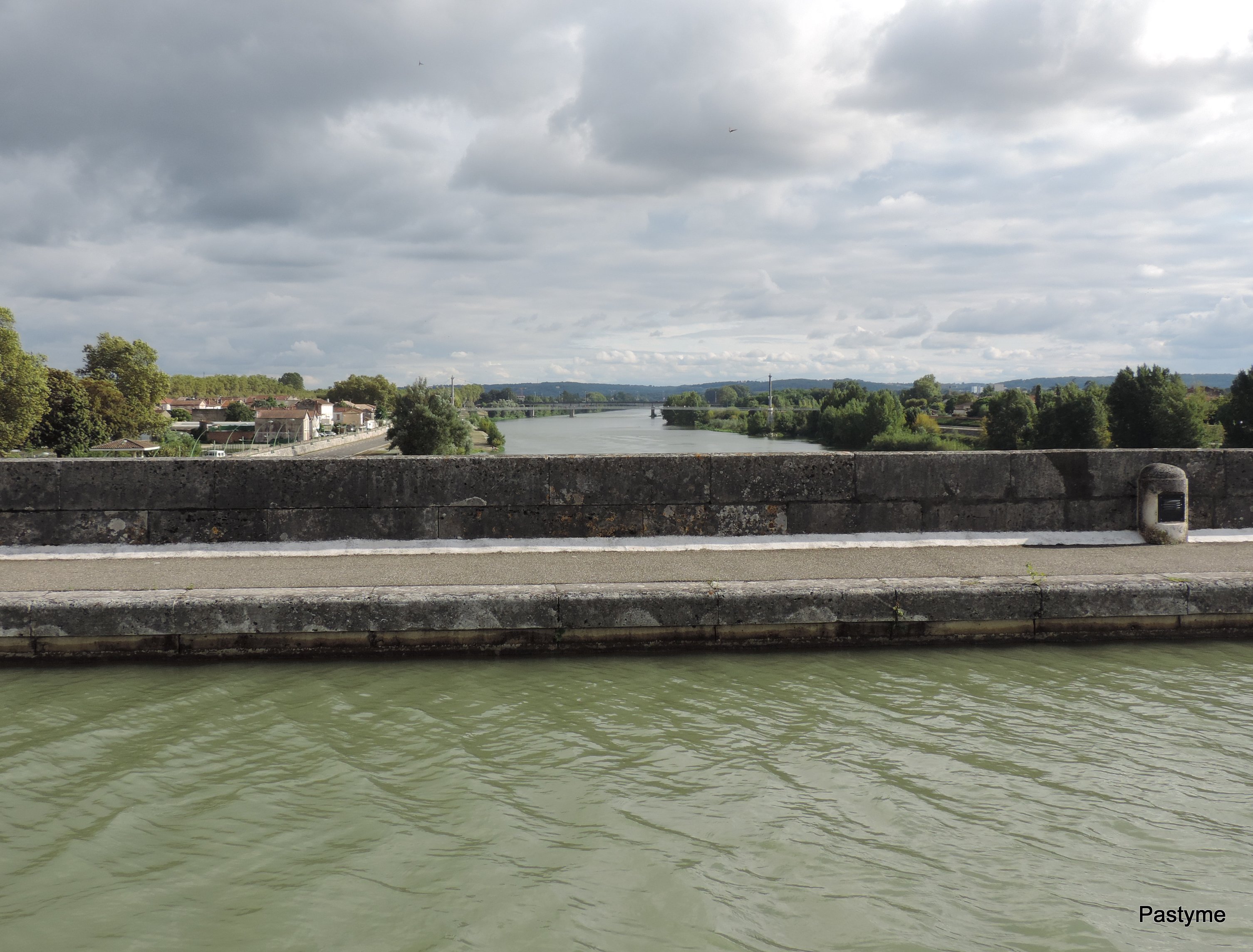 AGEN - le pont canal