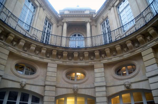 Visite de l'Hôtel de Beauvais avec Générations 13