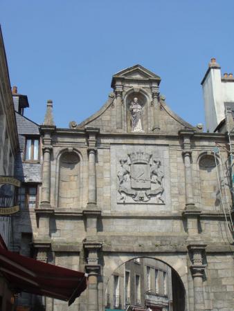 Porte_St_vincent_et_les_armoiries