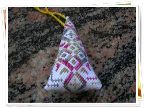Biscornu N° 364